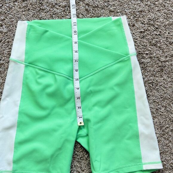 Willo Lime Green& White Ribbed Biker Shorts & Sports Bra - Picture 5 of 8
